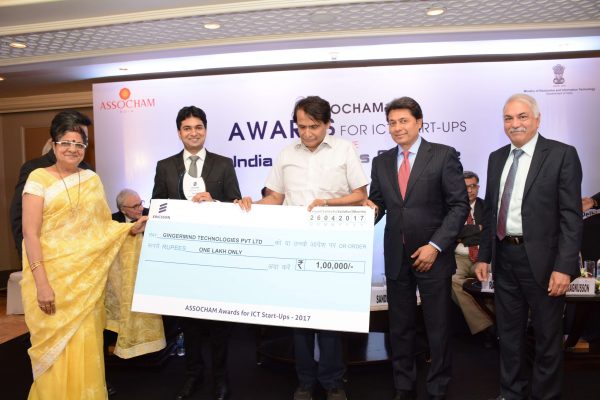 Our founder Gaurav Mittal receiving the ASSOCHAM Award from Honourable Minister of Railways Mr. Suresh Prabhu at India Innovates Conclave on the eve of World IP day